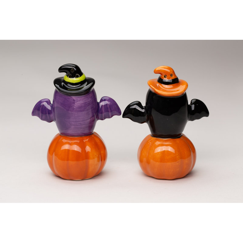 Sorcière d'Halloween sur sel et poivre citrouille d'Halloween