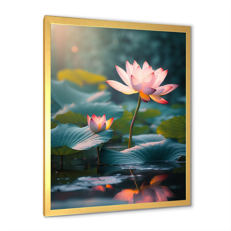 «Lotus Pond At Sunset I», reproduction sur toile, Cadre doré simple, H 44 po x l 34 po x P 1,5 po