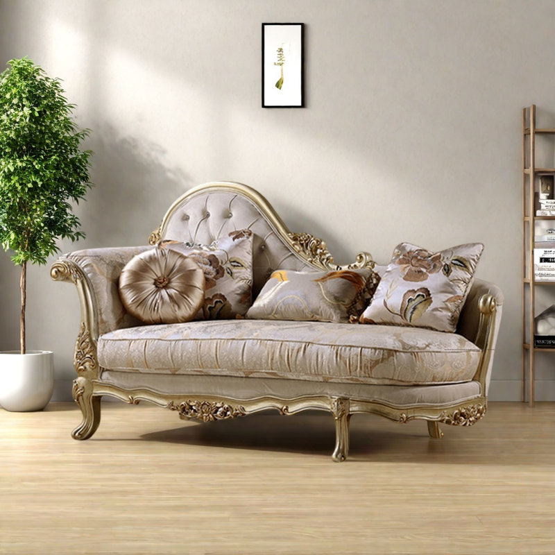 Chaise tridimensionnelle en bois massif sculpté, Orienté à gauche (vu de face)