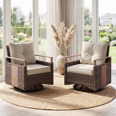 Ensemble de 2 chaises de patio en osier avec coussins et finition aspect bois Melvarn