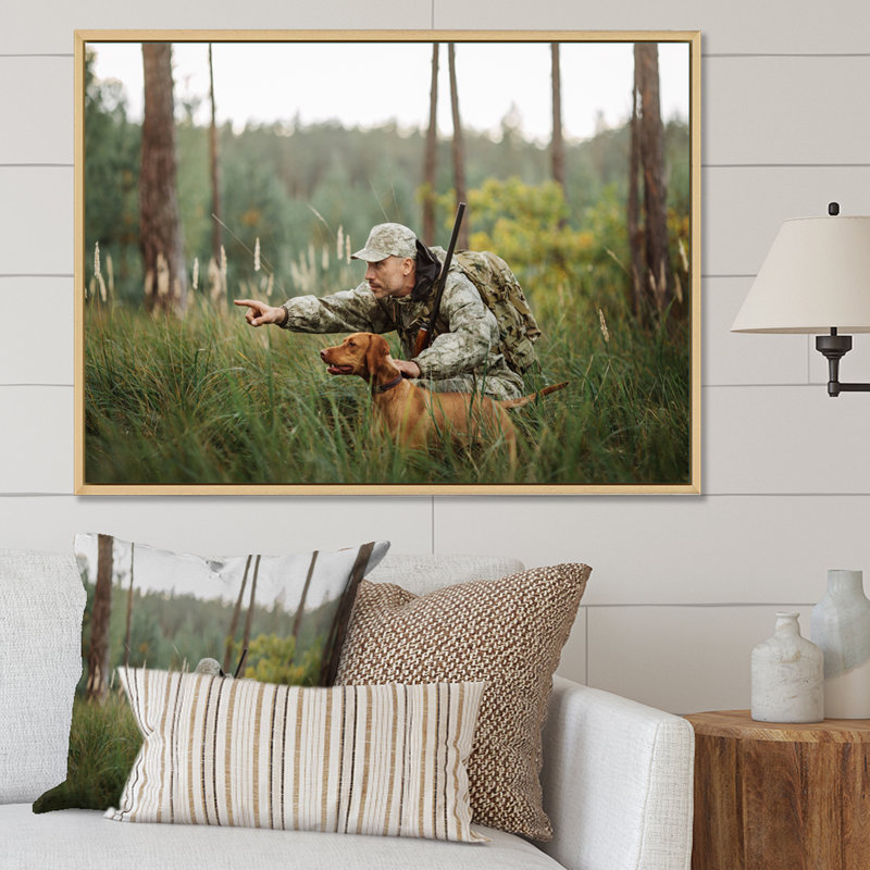 Motif de chasse au chien révélée sur toile, Cadre flottant blanc, H 34 po x l 44 po x P 1,5 po