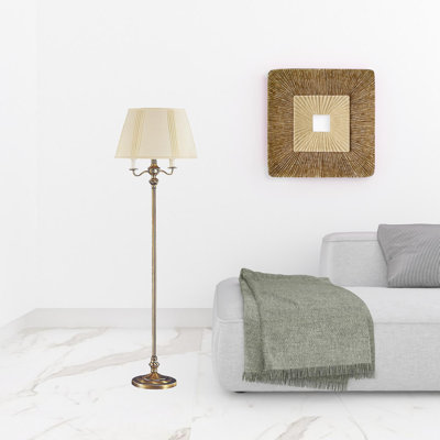 Lampe sur pied 60 "à quatre lumières de forme traditionnelle avec abat-jour carré beige