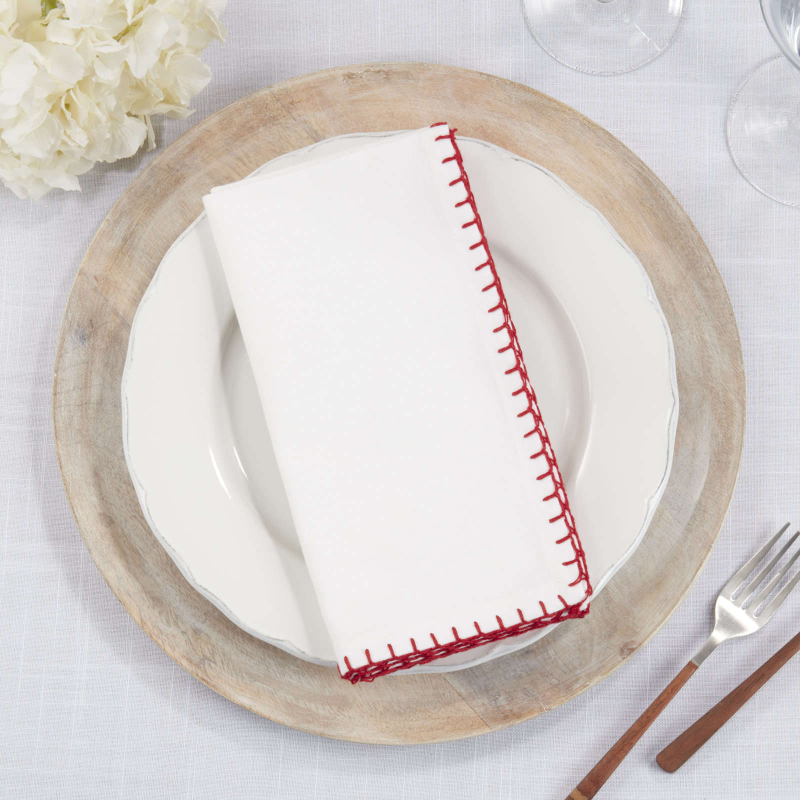 Ivara Whip Stitched Design 20" Cotton Napkin, White/Red