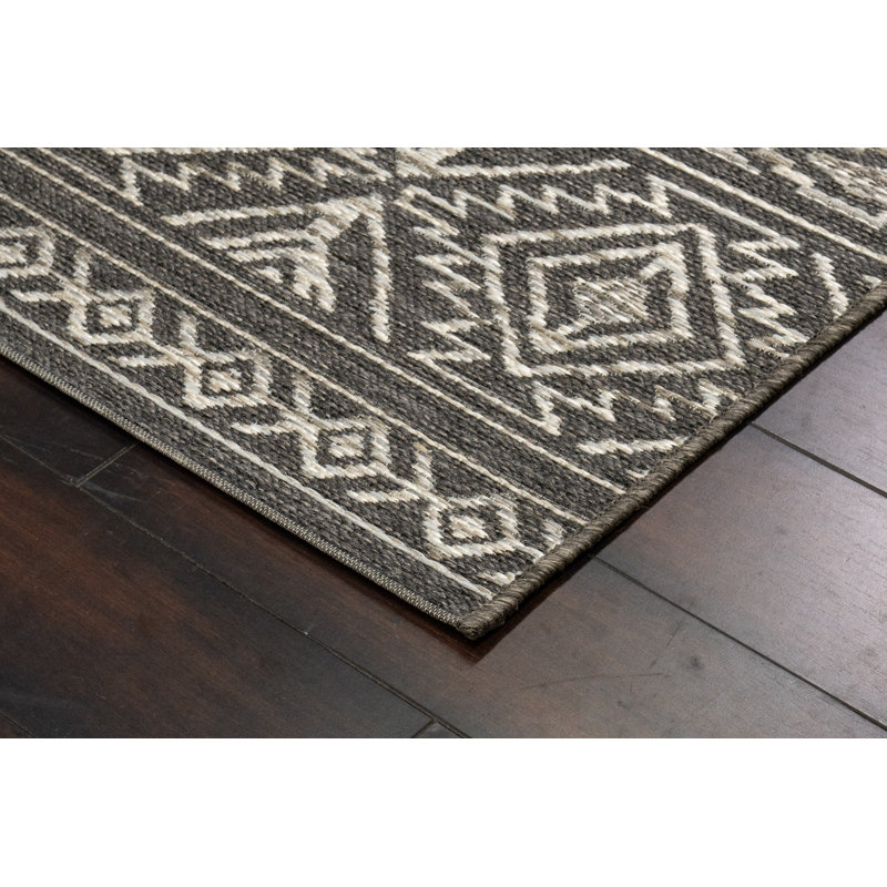Pennock Geometric Indoor / Outdoor Rug, Rectangle 7'10" x 10'10"