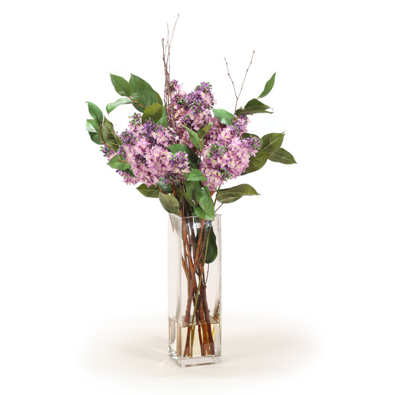 Arrangement floral lilas dans un vase