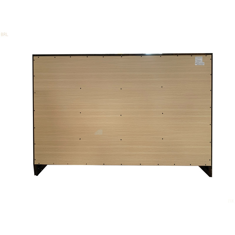 Réaménagez votre pièce avec cette unité intemporelle en bois foncé, mise en valeur par des poignées métalliques élégantes
