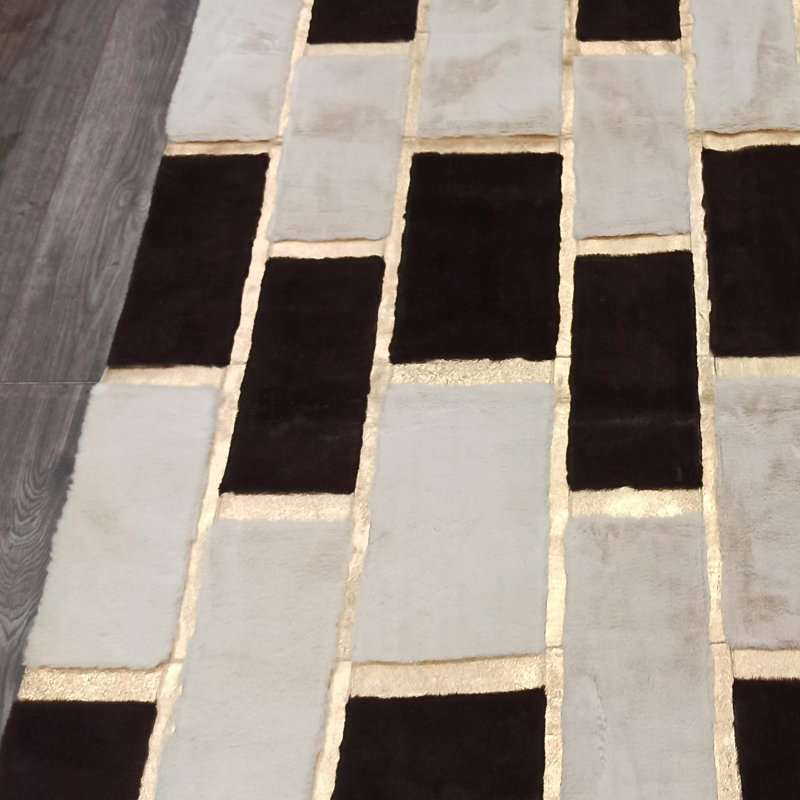 Tapis moderne moelleux noir et crème avec lignes dorées 7,83 po x 10 pi, Rectangle 7 pi 10 po x 10 pi