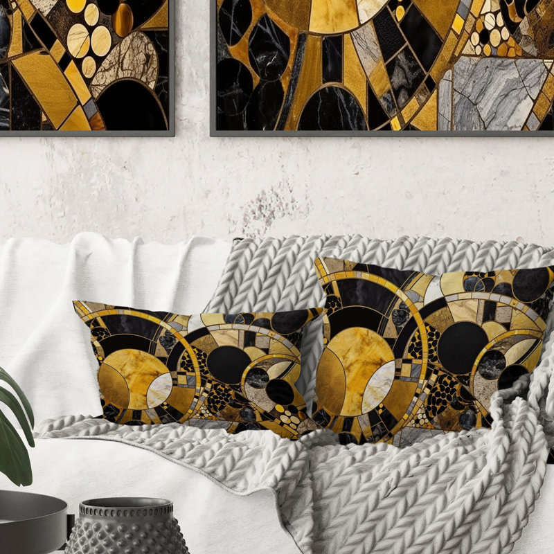 Coussin décoratif doré et noir en mouvement I - formes abstraites