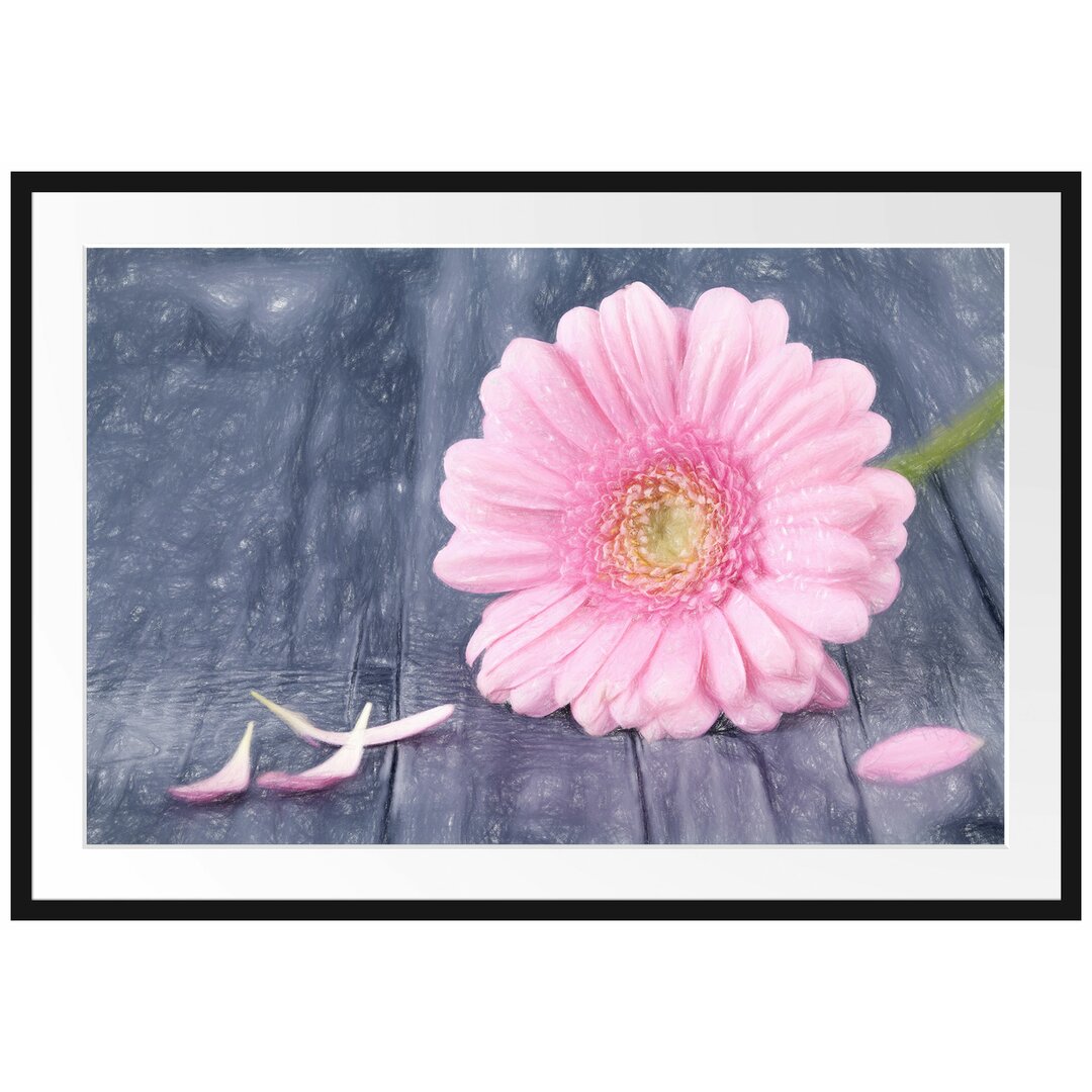 Gerahmtes Poster Pinke Gerbera auf rustikalem Boden