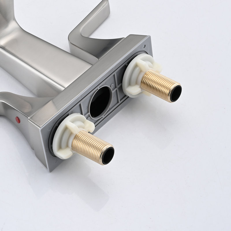 Robinet de salle de bain à ensemble central avec bonde, Nickel brossé