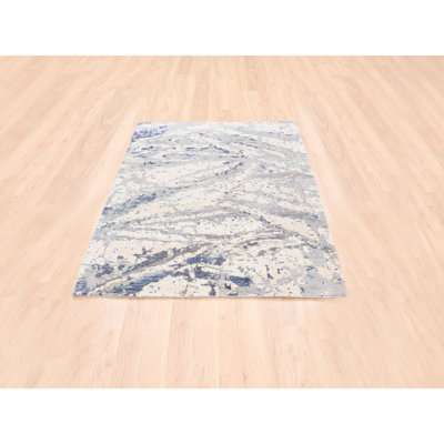 Tapis oriental ivoire en laine et en soie noué à la main 4 pi 1 po x 5 pi 9 po 6C1898E503914E2E993F55DE14495FE2