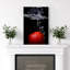 Pomme rouge vif dans l'eau sur toile-348189384-348189385