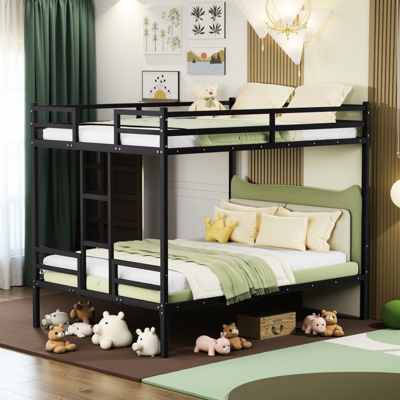 Grand lit superposé en métal noir avec garde-corps et construction stable de 110 lb par capacité, assuré par un garde-corps haut, pour un accès facile, une conception sophistiquée, un espace de rangement supplémentaire sous le lit, un espace facile à utiliser