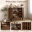 Armoire-bar cannelée de 39 po avec porte-bouteilles, porte-verres et rangement dissimulé, armoire à café moderne de style Mid-Century avec portes tambourines-130139903
