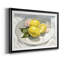 «Lemons On A Plate I», reproduction encadrée de qualité supérieure - prête à être accrochée-684532675-684532673