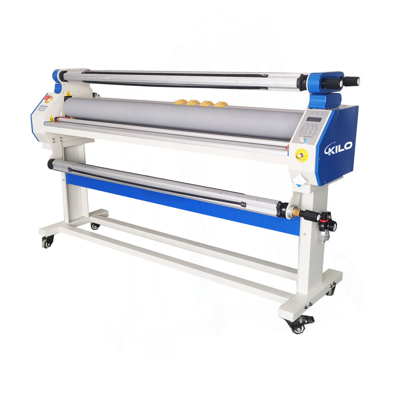 Machine à plastifier à froid entièrement automatique avec chaleur et coupe-bordure, format large de 67 po, vitesse de stratification maximale: 40 pi / min