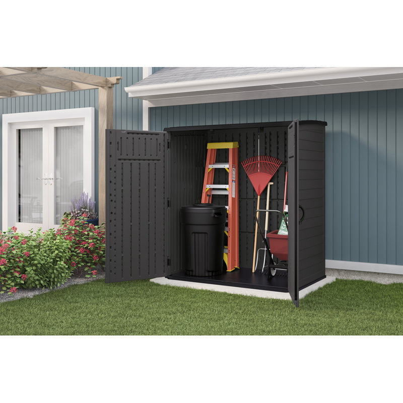 Remise de rangement verticale en résine avec portes doubles l 70,5 po x P 44,25 po Suncast, fabriquée aux États-Unis