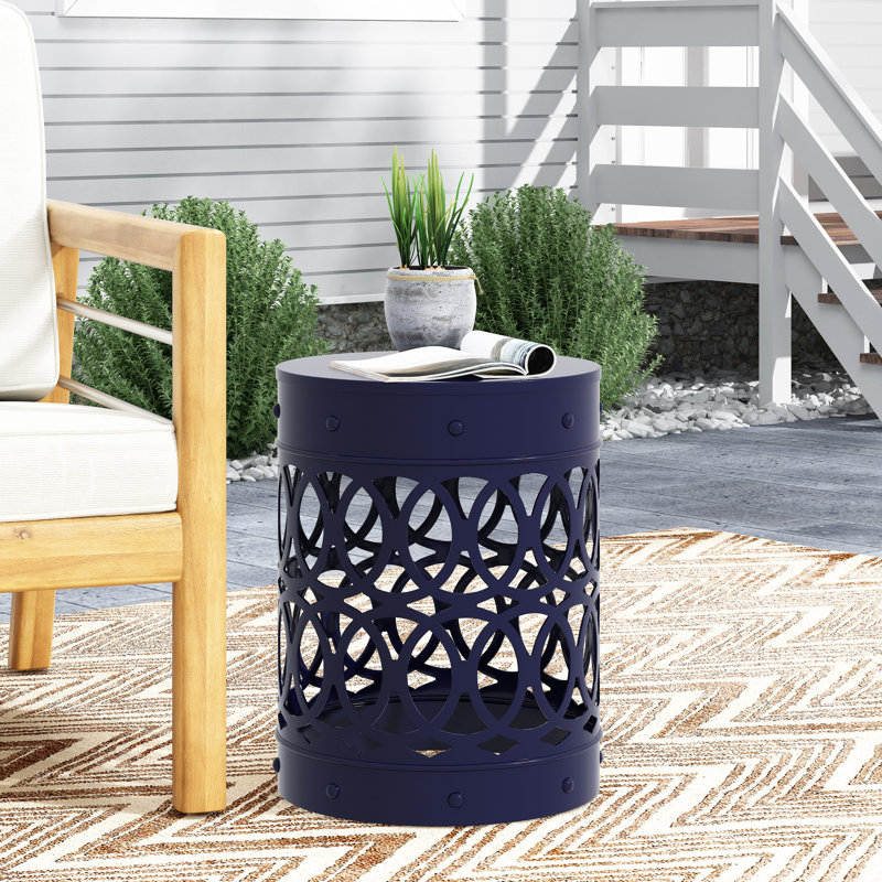 Grande table d'appoint en métal pour l'extérieur. Design moderne, bleu marine. Fer coupé, thermolaqué. Pas d'assemblage. 14,14 po x 14,14 po x 18,24 po, style d'extrémité 4,72 lb, thermolaqué. 14,14 po x 18 po