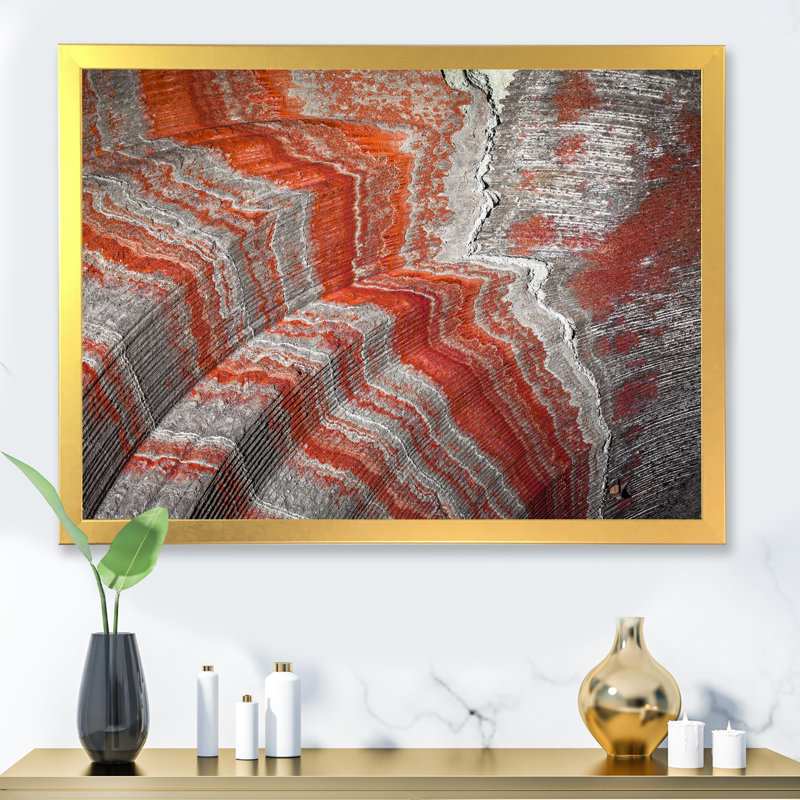 Détail d'un mur dans une mine de sel potassique - Peinture sur toile, H 24 po x l 32 po, Toile à cadre d'angle fermé doré