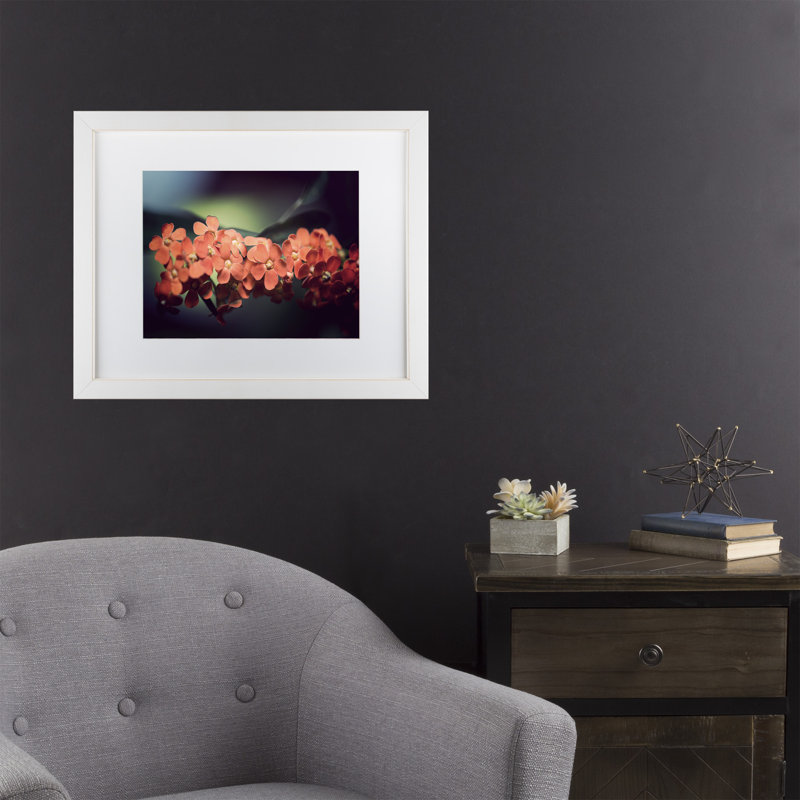 Gallucci «Flowers Waiting», reproduction de photo sur toile, Encadrement grain de bois, H 16 po x l 20 po x P 0,5 po, Blanc