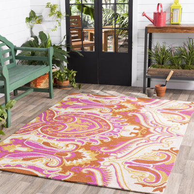 Adish Hand Hooked Damask Indoor / Outdoor Rug