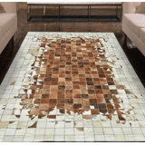 Tapis brun en cuir de vache fabriqué à la main Adans