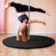 Pole Dance Mat, 2 po x 5 pi, noir, pliable. Fabrication en mousse. Housse imperméable pour un entretien facile. Convient à de nombreuses bases standard. Épais pliant pour grand débutant, 5 pi de large, noir. Support.