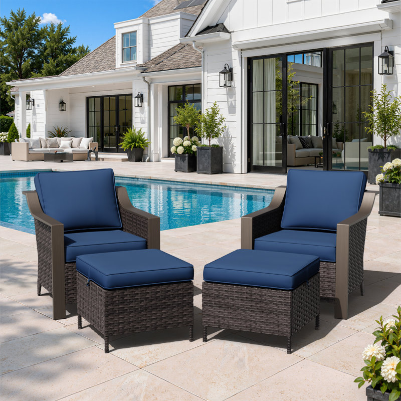 Ensemble bistro 4 pièces pour patio en osier 4 pièces, 2 fauteuils simples et 2 repose-pieds multifonctionnels avec coussins