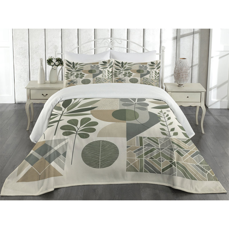 Floral Coverlet, Queen Coverlet + 2 Standard Shams