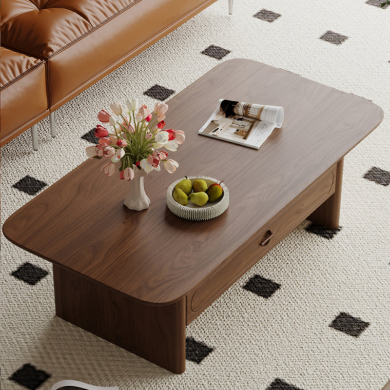 Table basse de style français., Brun