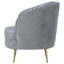 Chaise rembourrée et capitonnée