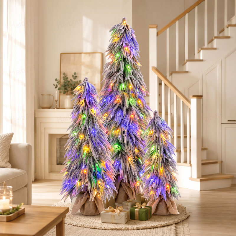 Ensemble de 3 arbres de Noël artificiels 3 pi / 4,5 pi / 6 pi avec 235 lumières à DEL blanc chaud et multicolores pré-éclairées, 11 modes, base de pot rustique en toile de jute pour décoration de maison de vacances