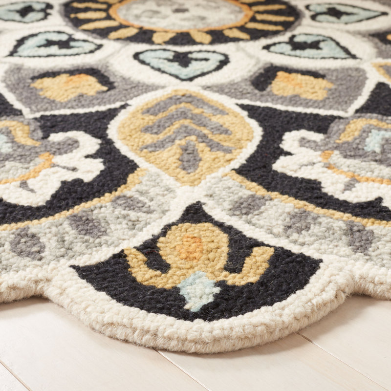 Novelty Fraida Hand Tufted Wool And Cotton With Latex Floral Rug, Round 5', Black/Ivory