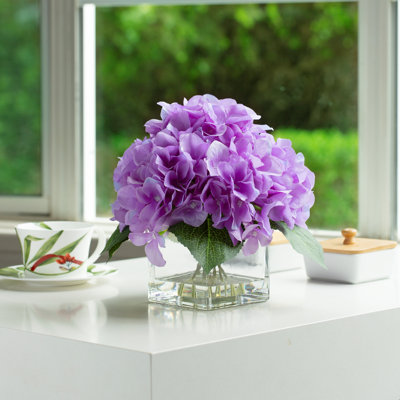 Arrangement d'hortensias dans un vase