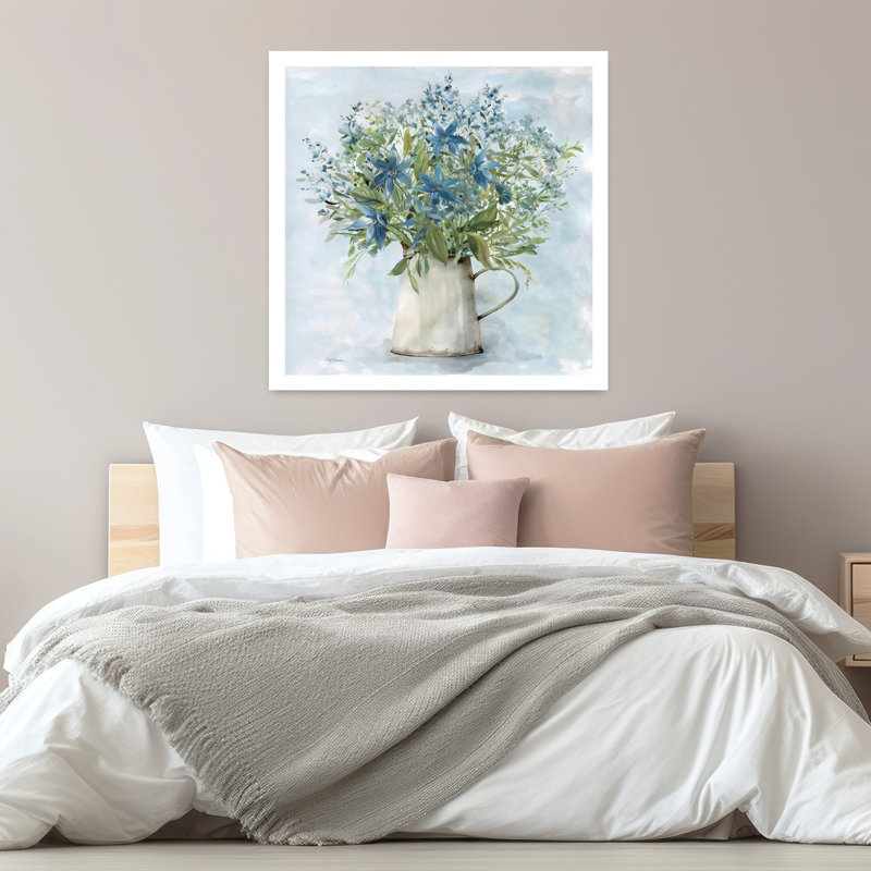 «Arrayed In Blue II», art floral délicat et paisible, H 32 po x l 32 po