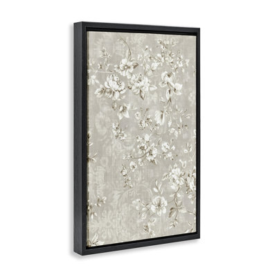 Fleurs blanches sur un cadre flottant damassé, design par LSR Creative Studio