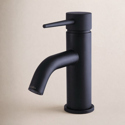 New York Single-Handle Faucet with Drain