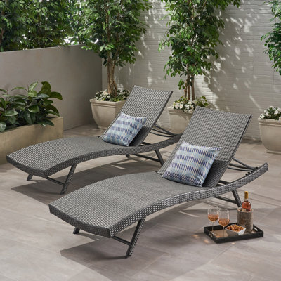 CHAISE EN PE WICKER