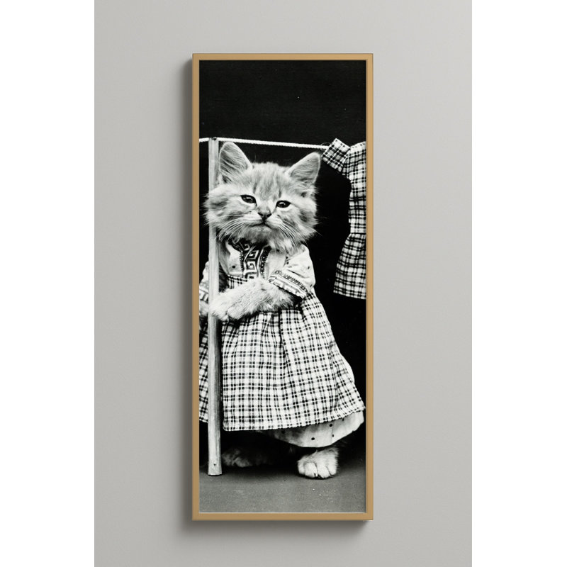 «Cat Laundry», art mural encadré, H 32,5 po x l 12,5 po, Chêne naturel