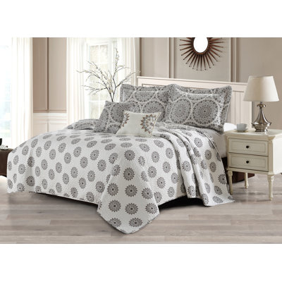 Microfiber Geometric Shapes Quilt with Pillow Shams Included
