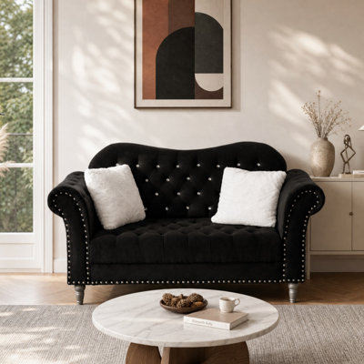 Causeuse Chesterfield 66,5 po, canapé capitonné en velours avec accoudoirs roulés et garniture cloutée, noir