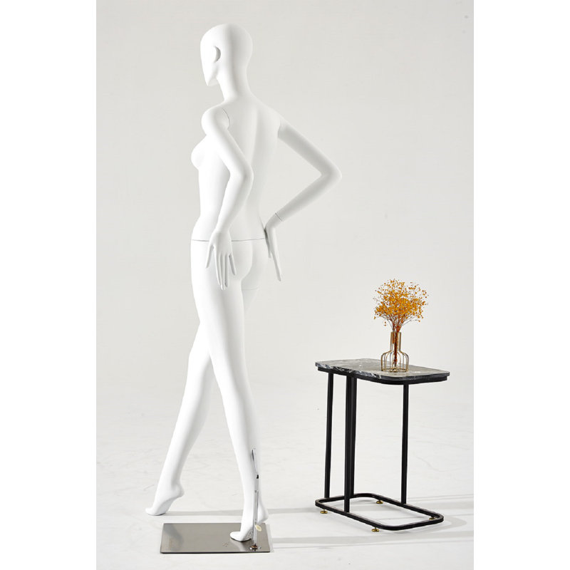 Altoria People Statue, White