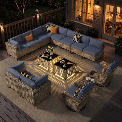 Ensemble de conversation modulaire pour patio en osier 15 pièces 15 pièces, mobilier de jardin 12 places avec tables basses à lumière DEL, chaises berçantes pivotantes, table d'appoint et coussins imperméables