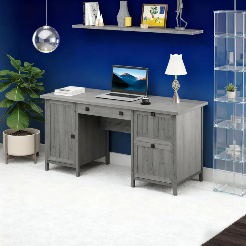 Bureau d'ordinateur de bureau rétro