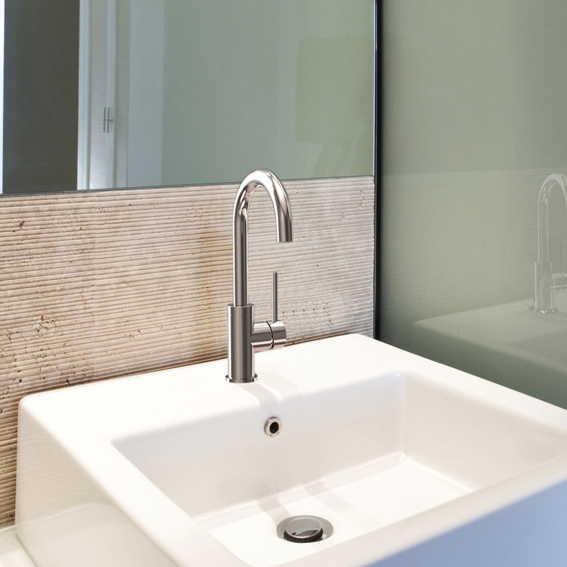 Motegi Single-Hole Single-handle Bathroom Faucet with Drain Assembly, Polished Chrome