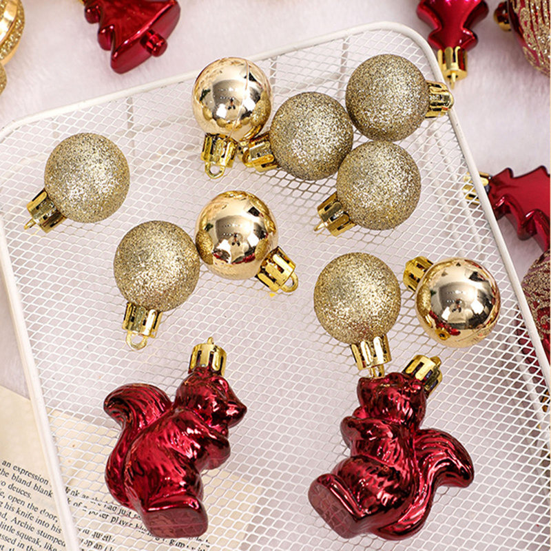Ensemble de boules de Noël en peluche
