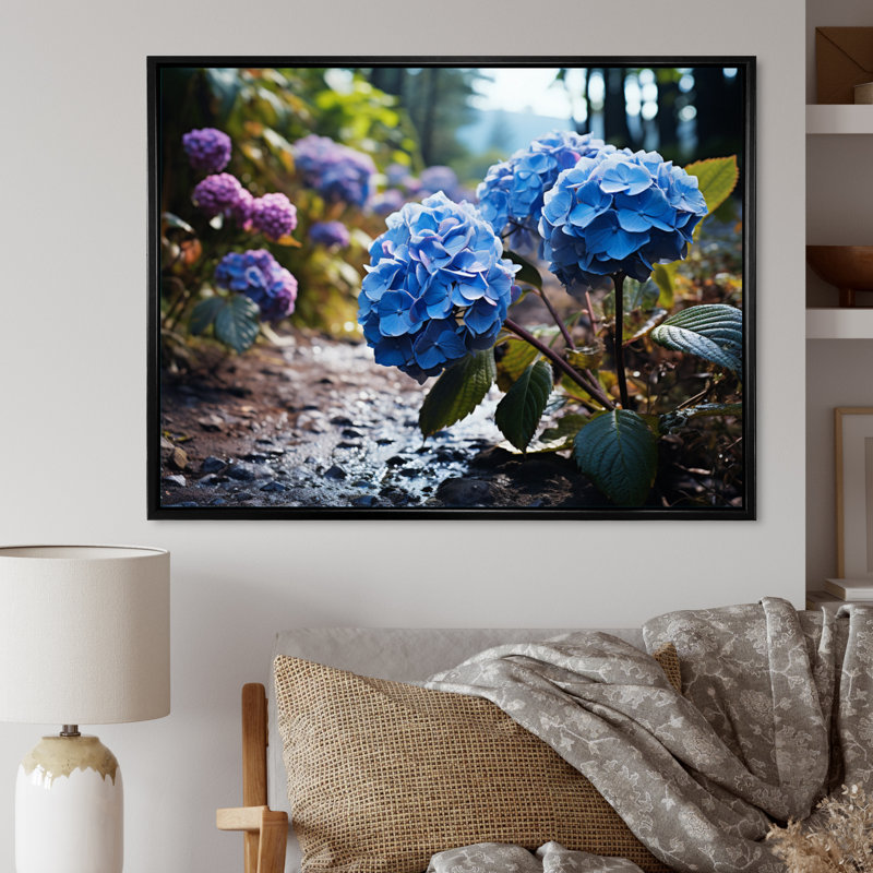 Blue Purple Hydrangea Field II - Floral Canvas Wall Art, H 24 po x l 32 po x P 1 po, Cadre flottant noir