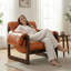 Fauteuil Mid-Century en bois massif et similicuir huilé de 33,5 po de largeur-1177335048