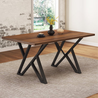 Charming Industrial-Style Dining Table With Sturdy Metal Legs And Distressed Wood Top