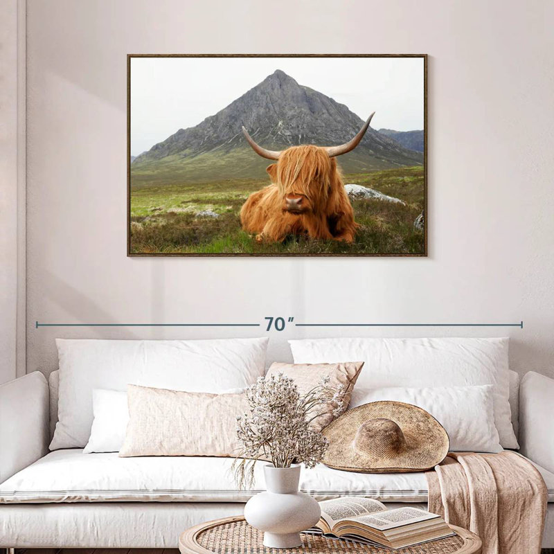 Highland Cow Serenity, Cadre flottant noyer, 40 po x 27 po